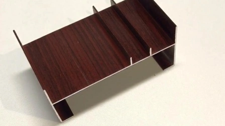 Profilé de placard pour cadre en aluminium extrudé avec transfert de chaleur en bois