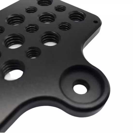 Pièce de traitement CNC avec profil d'extrusion d'aluminium de haute qualité et anodisation de différentes couleurs